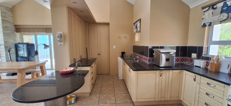 4 Bedroom Property for Sale in Vleesbaai Western Cape